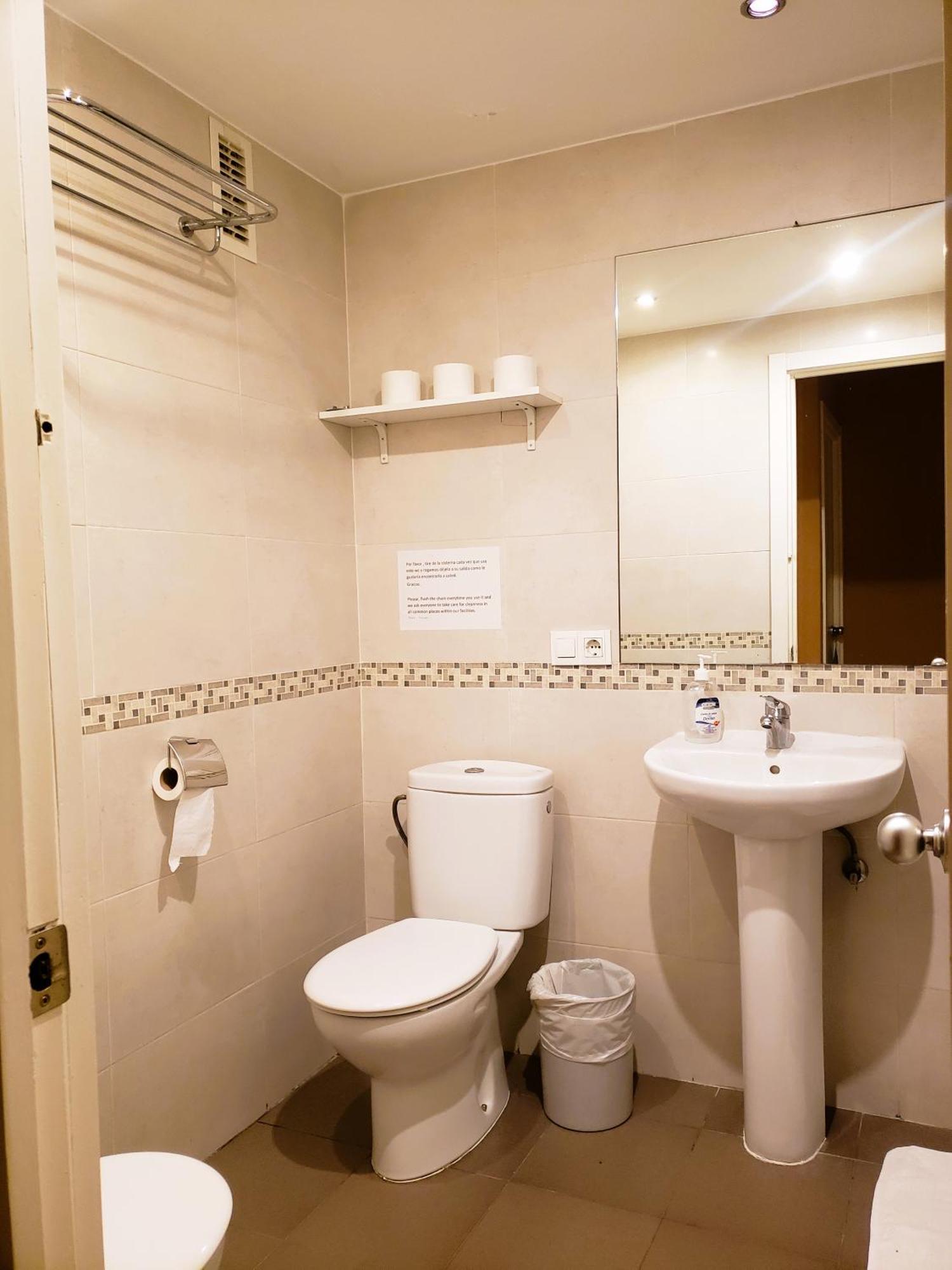 Pension Pamplonabeds Экстерьер фото